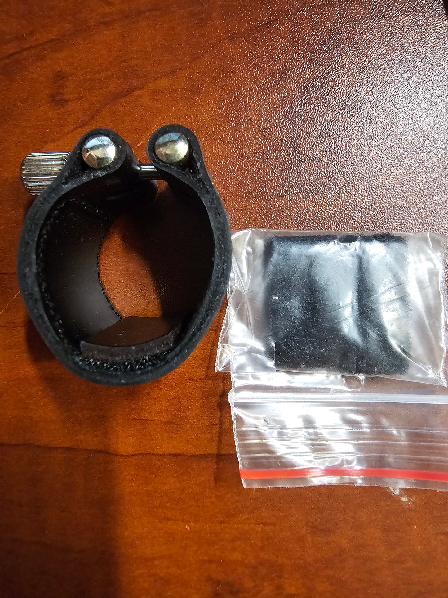 Vandoren Alto Clarinet Leather Ligature LC23P without Cap Open Box