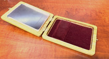 Load image into Gallery viewer, Harrison Baritone Sax Reed Case / Red / 3 Reed