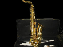 Load image into Gallery viewer, F.W. Select Student Alto Saxophone Outfit
